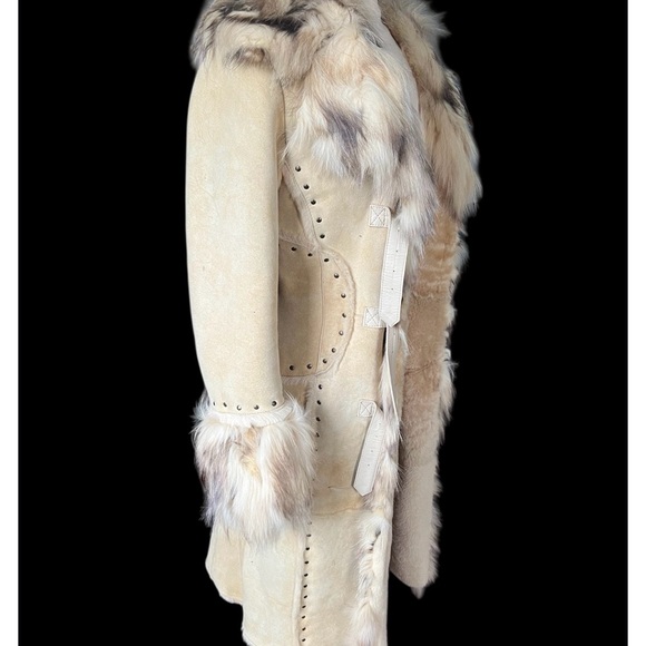 Elegant Cream sheepskin Fur-Trimmed Women's Coat made in Italy - Picture 3 of 11